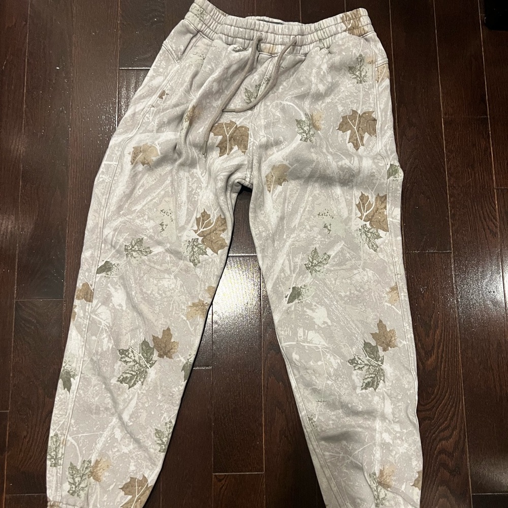 Abercrombie viral white camo sweatpants